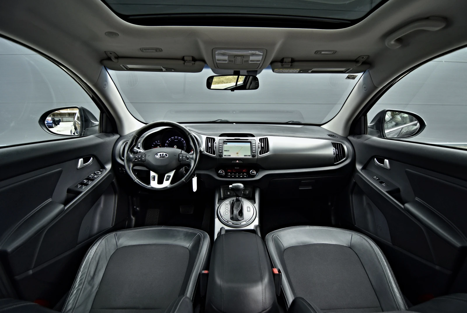 Kia Sportage  2.0CRDI 4x4/NAVI/З.КАМЕРА/ЛЕТИ.ДЖ/ДВ.ПАНОРАМА/, снимка 14 - Автомобили и джипове - 55190441