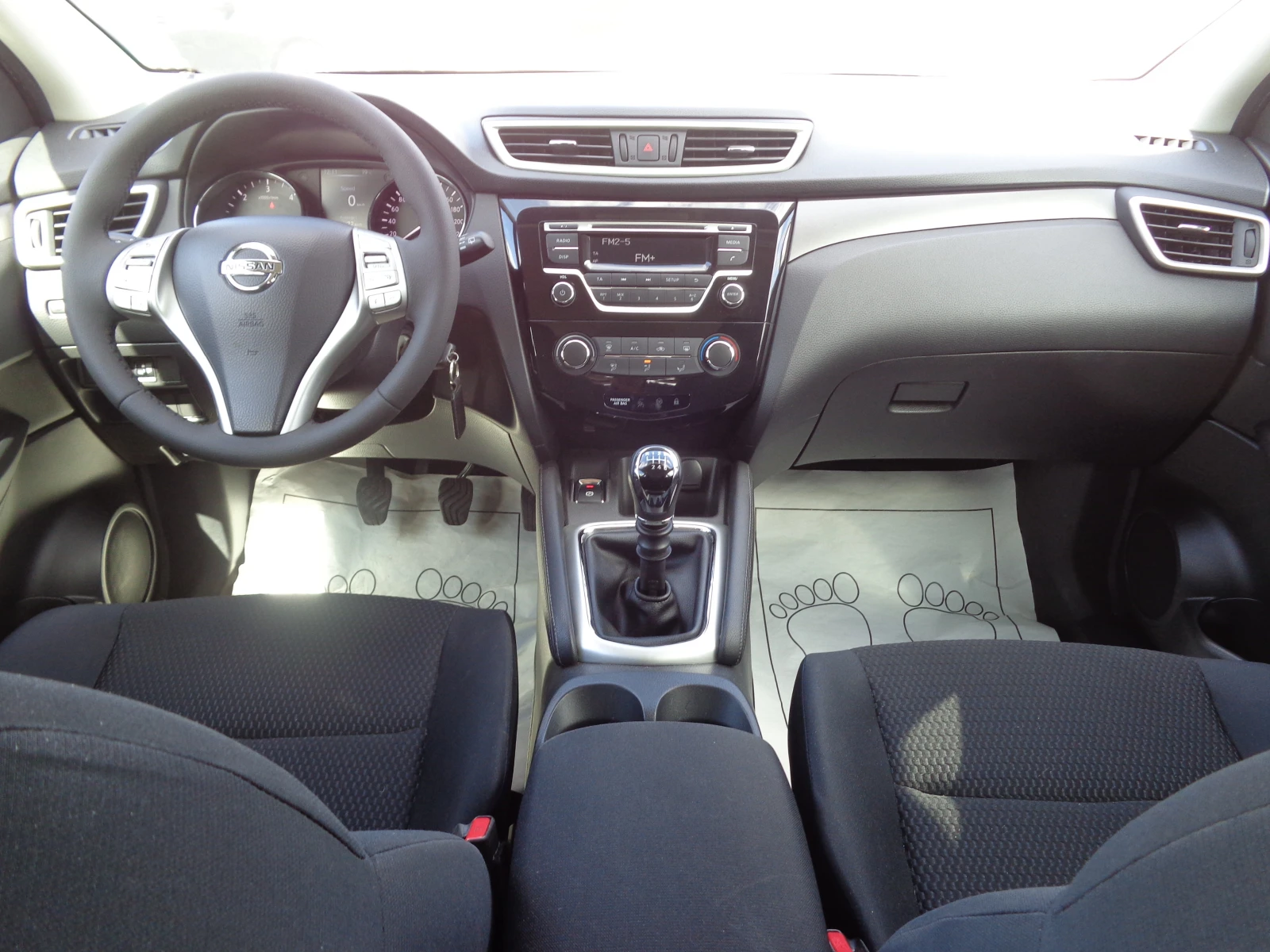 Nissan Qashqai 1.5 dCi Tekna, снимка 12 - Автомобили и джипове - 56176897