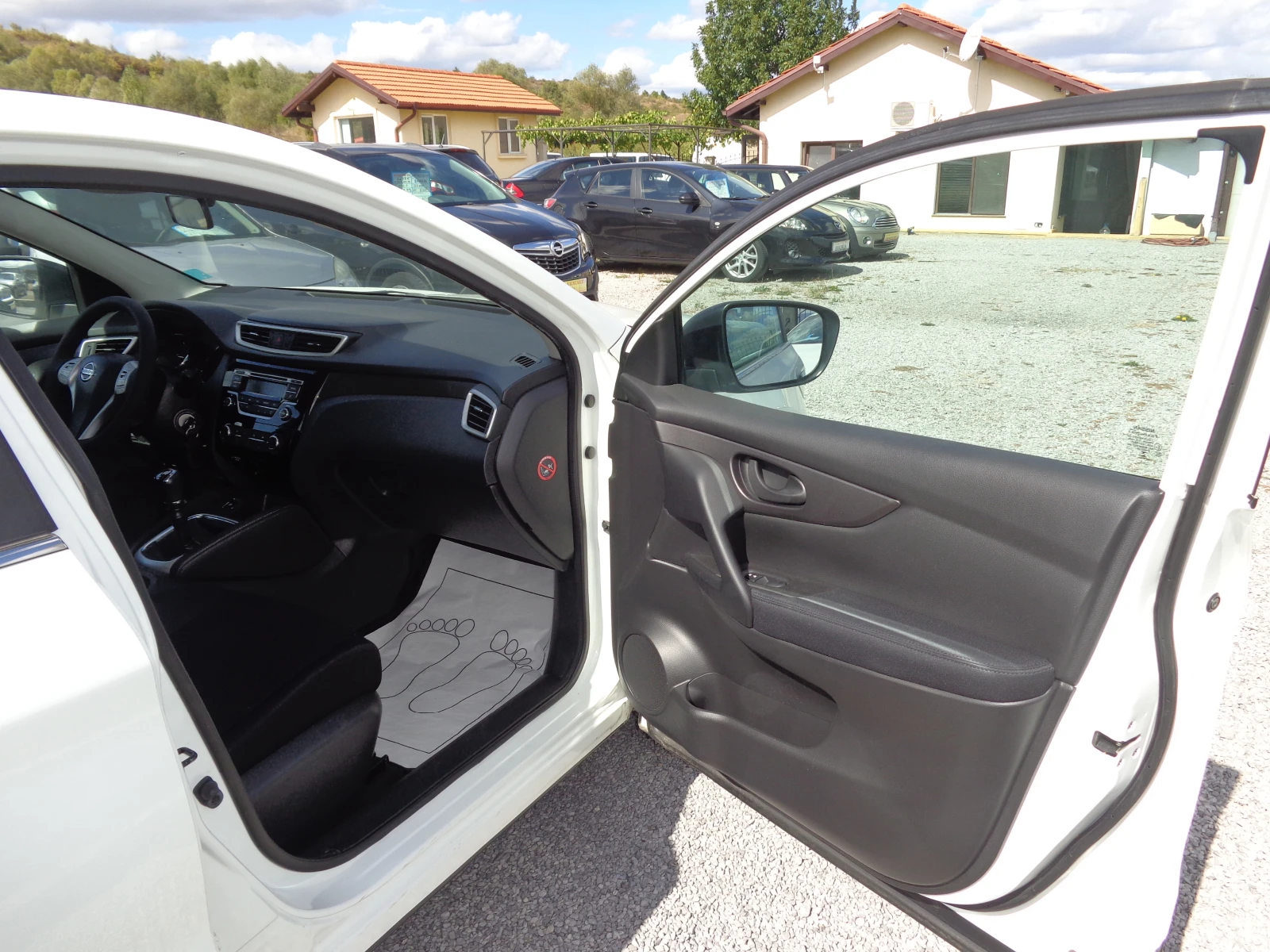 Nissan Qashqai 1.5 dCi Tekna, снимка 11 - Автомобили и джипове - 56176897