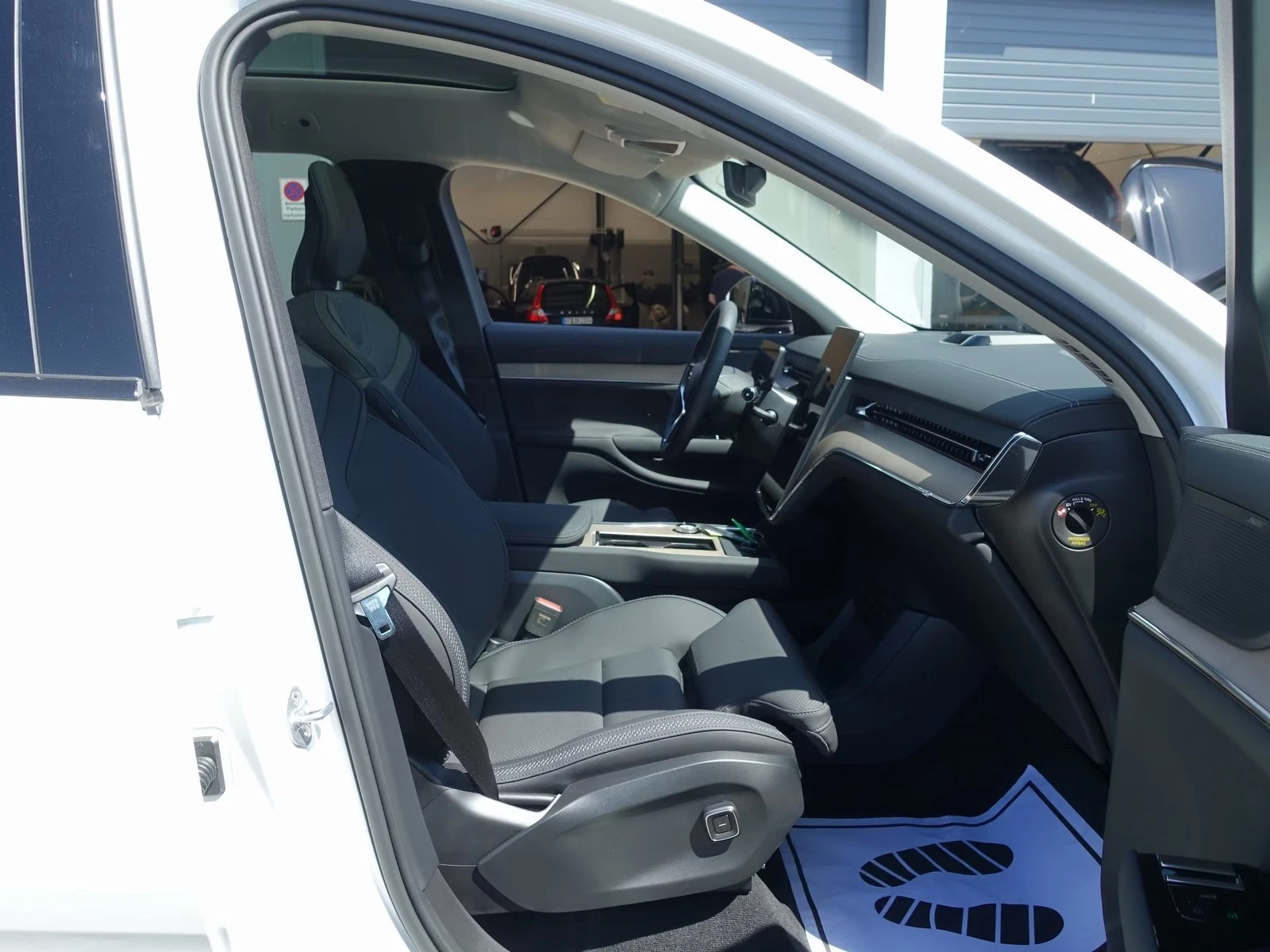 Volvo EX90 Twin Motor Executive Edition 7seats, снимка 15 - Автомобили и джипове - 56211224