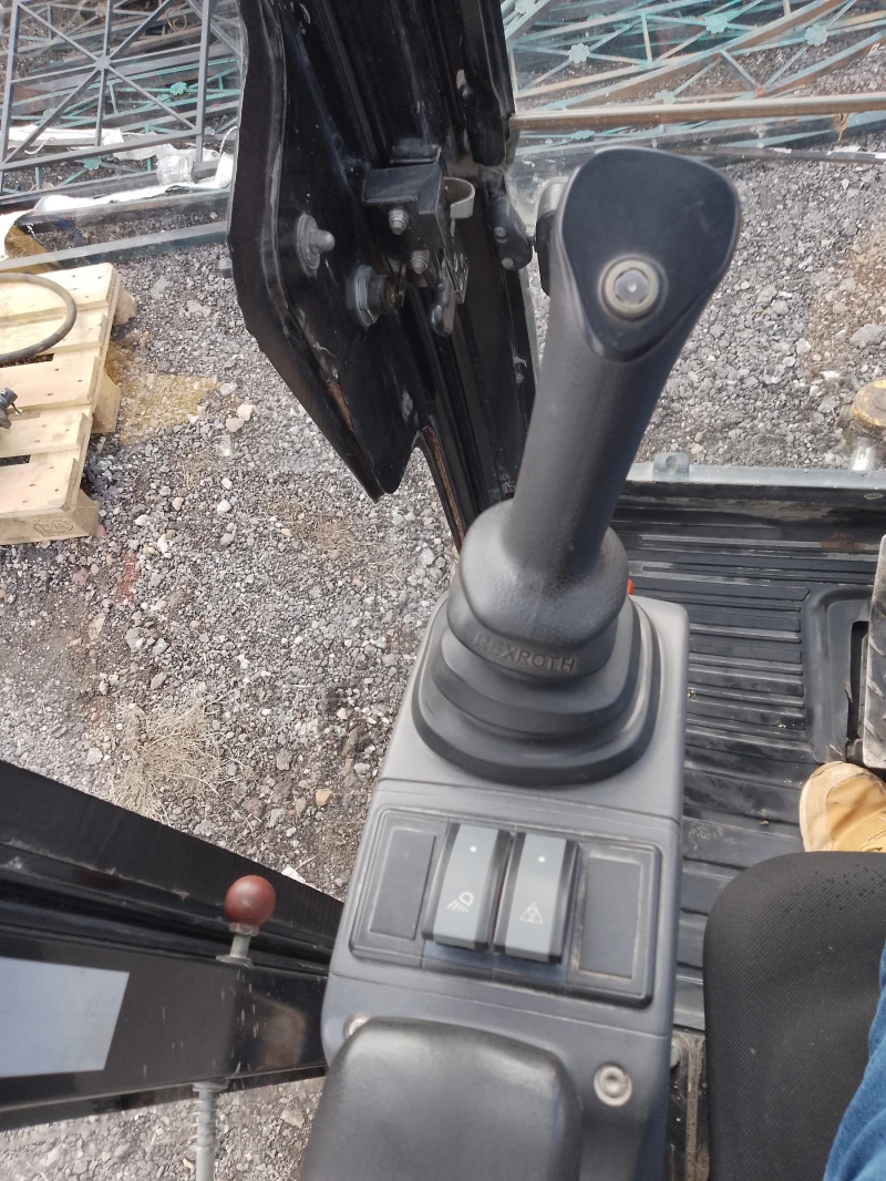 Багер Cat 302.7D, снимка 12 - Индустриална техника - 53123948