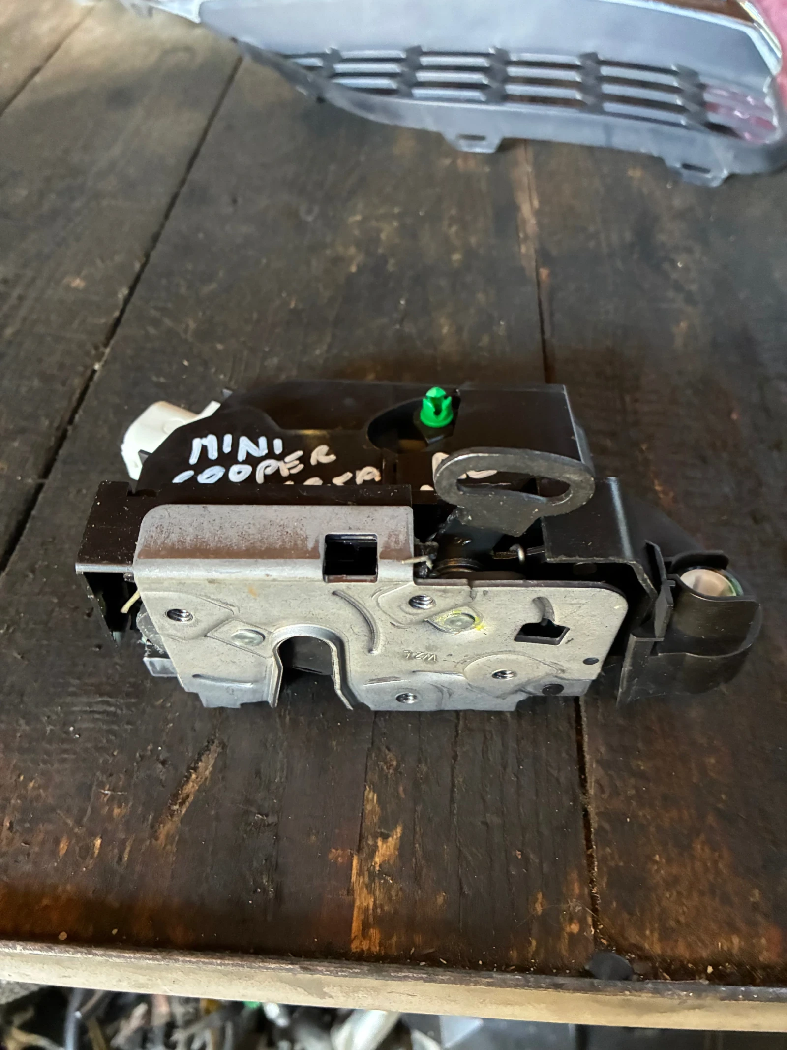 Mini Cooper Cabrio 2007-2015г. Заключване на капака на багажника отляво от страната на водача 275259, снимка 2 - Части - 53805454