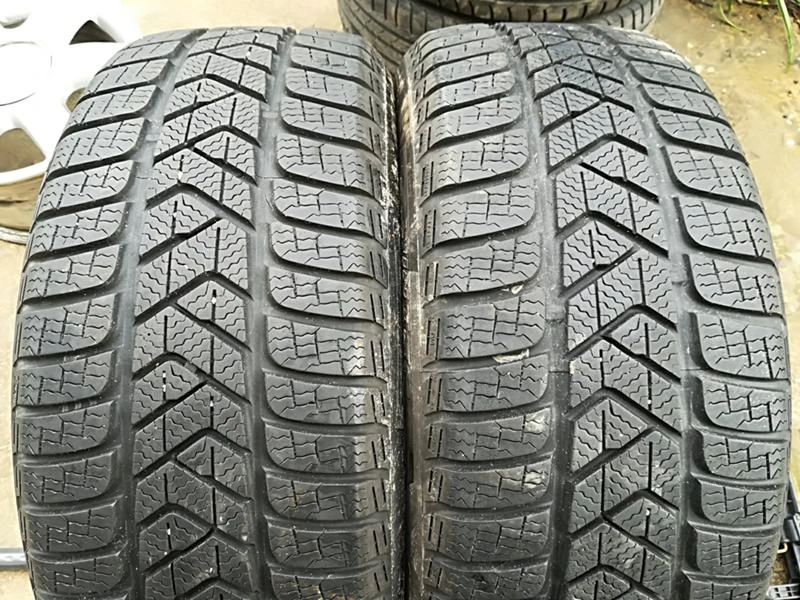 Гуми Зимни 215/55R16, снимка 1 - Гуми и джанти - 24204847