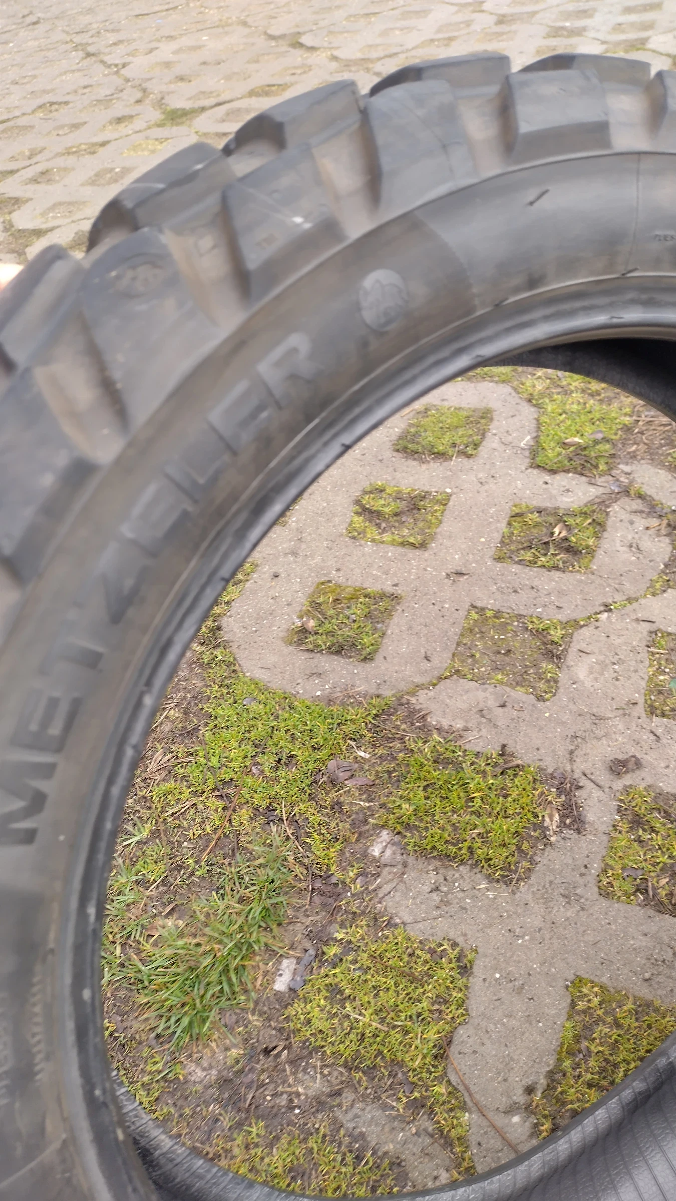 Гуми, снимка 3 - Гуми и джанти - 53787900