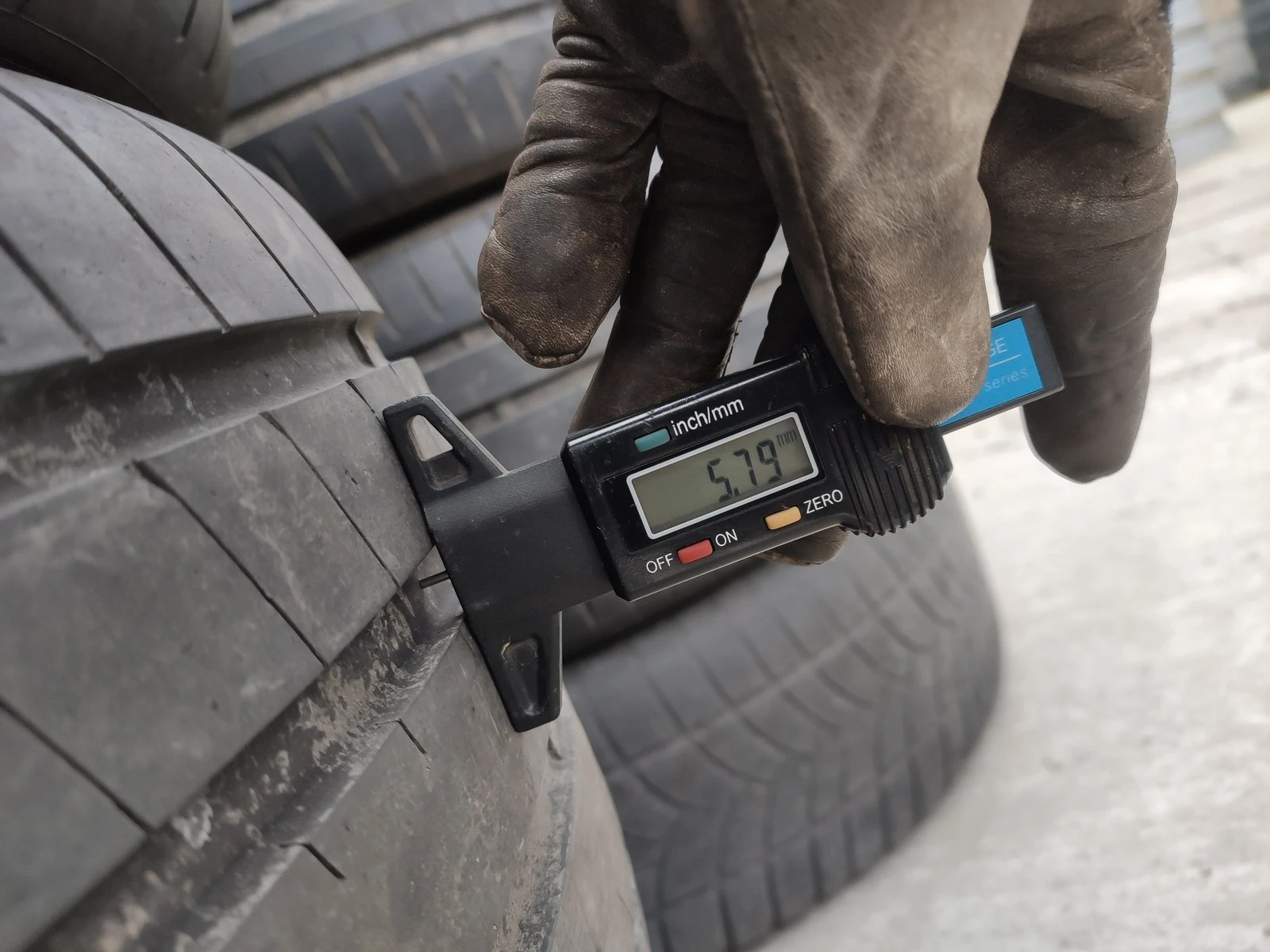Гуми Летни 255/45R18, снимка 4 - Гуми и джанти - 56664469
