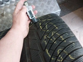 Гуми Зимни 275/35R19, снимка 3 - Гуми и джанти - 42828806