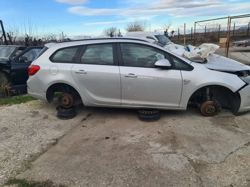 Opel Astra 1.6 cdti, снимка 2 - Автомобили и джипове - 17461279