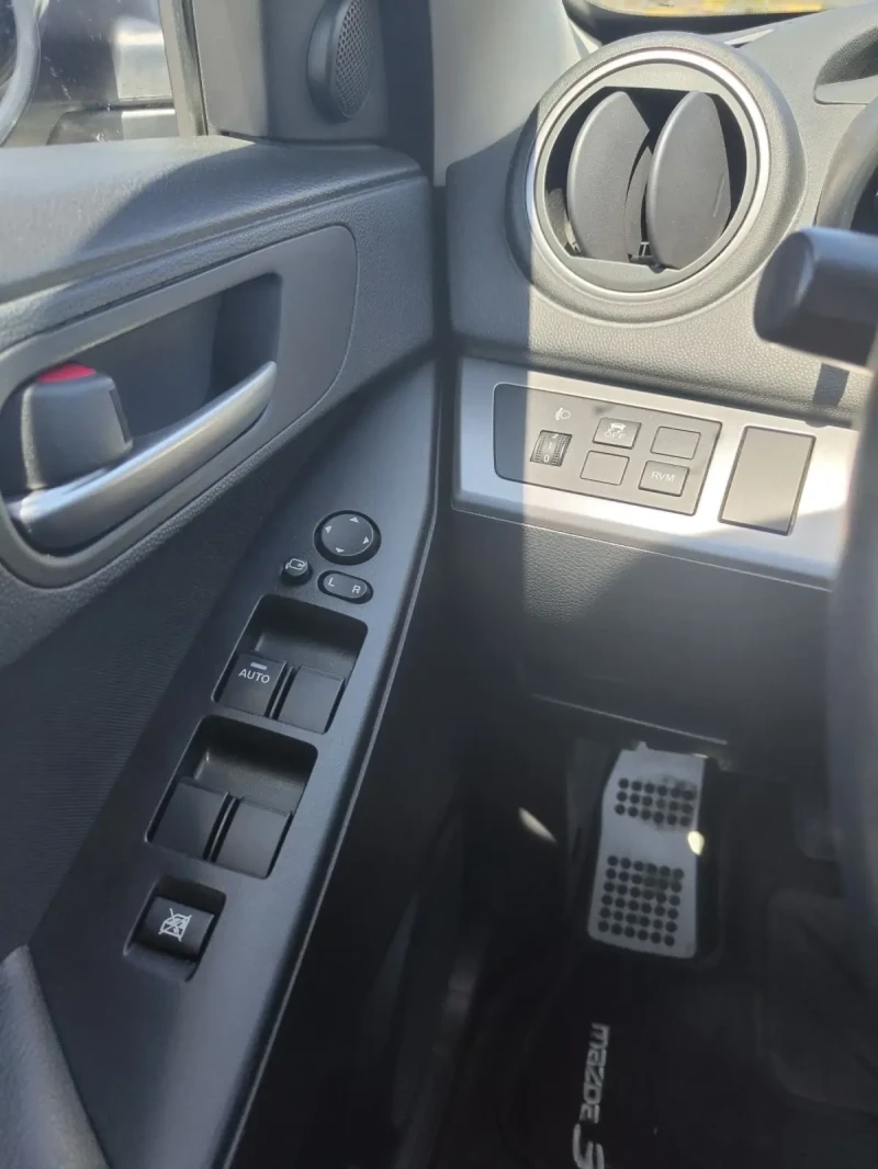 Mazda 3 MZR-CD 2.2D, снимка 10 - Автомобили и джипове - 52577893
