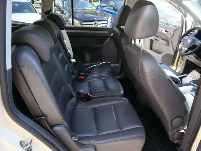 VW Touran 2.0TDI/DSG/Навигация/Кожа/Мулти Волан/Автопилот, снимка 7 - Автомобили и джипове - 51726964