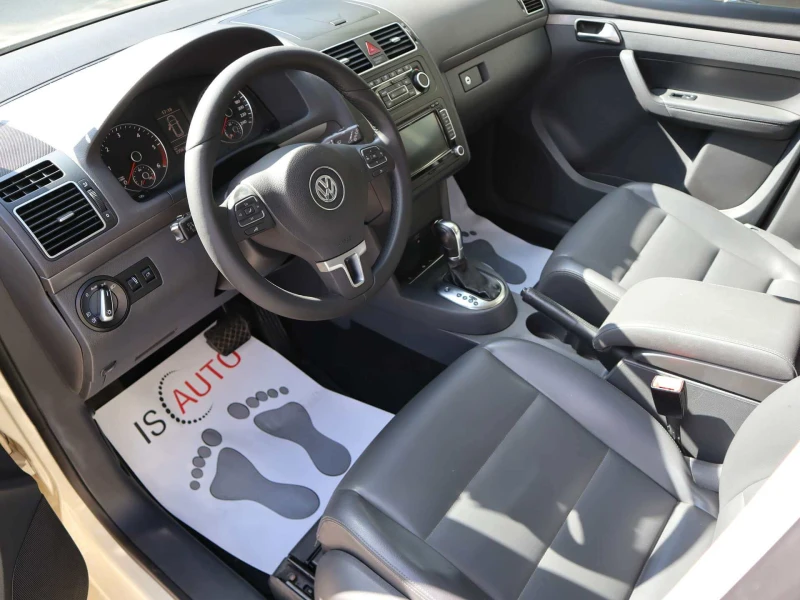 VW Touran 2.0TDI/DSG/Навигация/Кожа/Мулти Волан/Автопилот, снимка 6 - Автомобили и джипове - 51726964