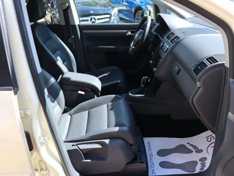 VW Touran 2.0TDI/DSG/Навигация/Кожа/Мулти Волан/Автопилот, снимка 8 - Автомобили и джипове - 51726964