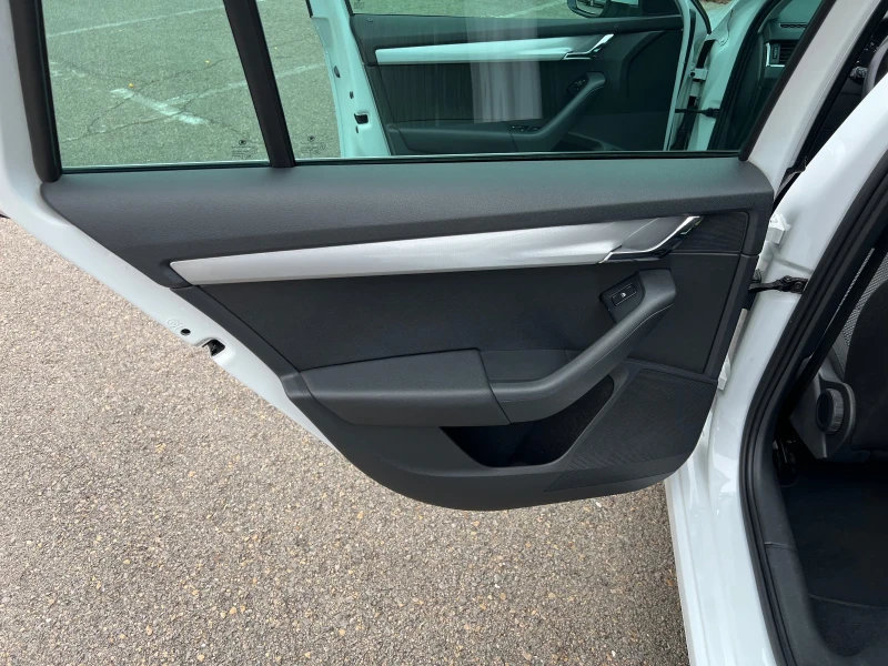 Skoda Octavia 1.6TDI-DSG, снимка 12 - Автомобили и джипове - 52380535