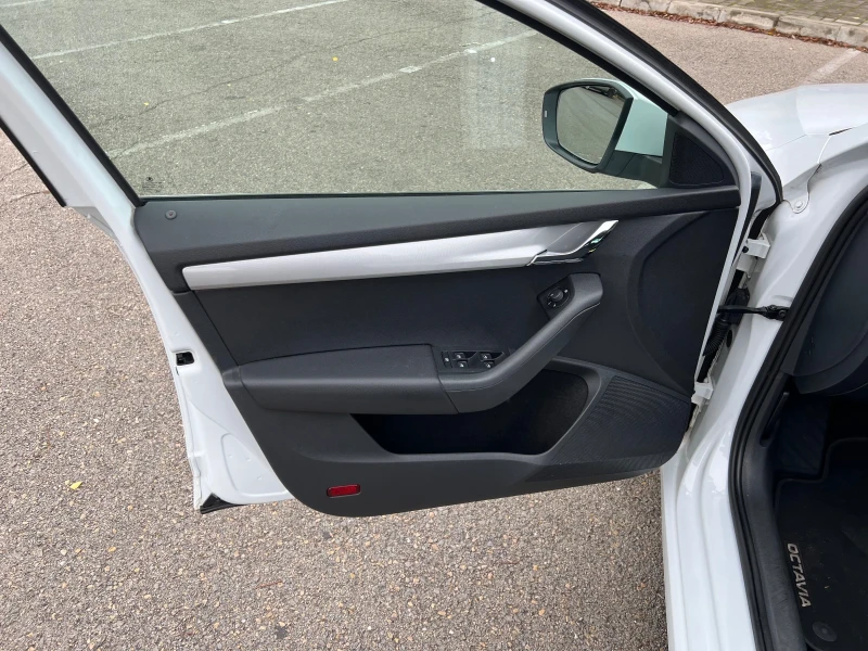 Skoda Octavia 1.6TDI-DSG, снимка 10 - Автомобили и джипове - 52380535