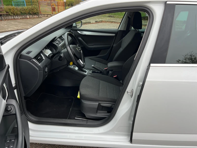 Skoda Octavia 1.6TDI-DSG, снимка 11 - Автомобили и джипове - 52380535