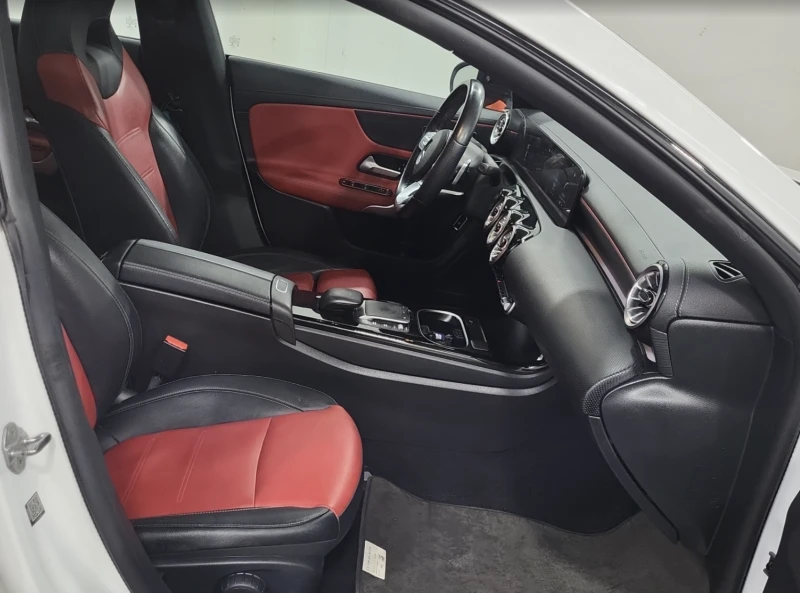 Mercedes-Benz CLA 250 AMG line * Автокредит* , снимка 12 - Автомобили и джипове - 52850630