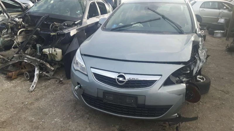 Opel Astra 1.7 cdti, снимка 1 - Автомобили и джипове - 17461279