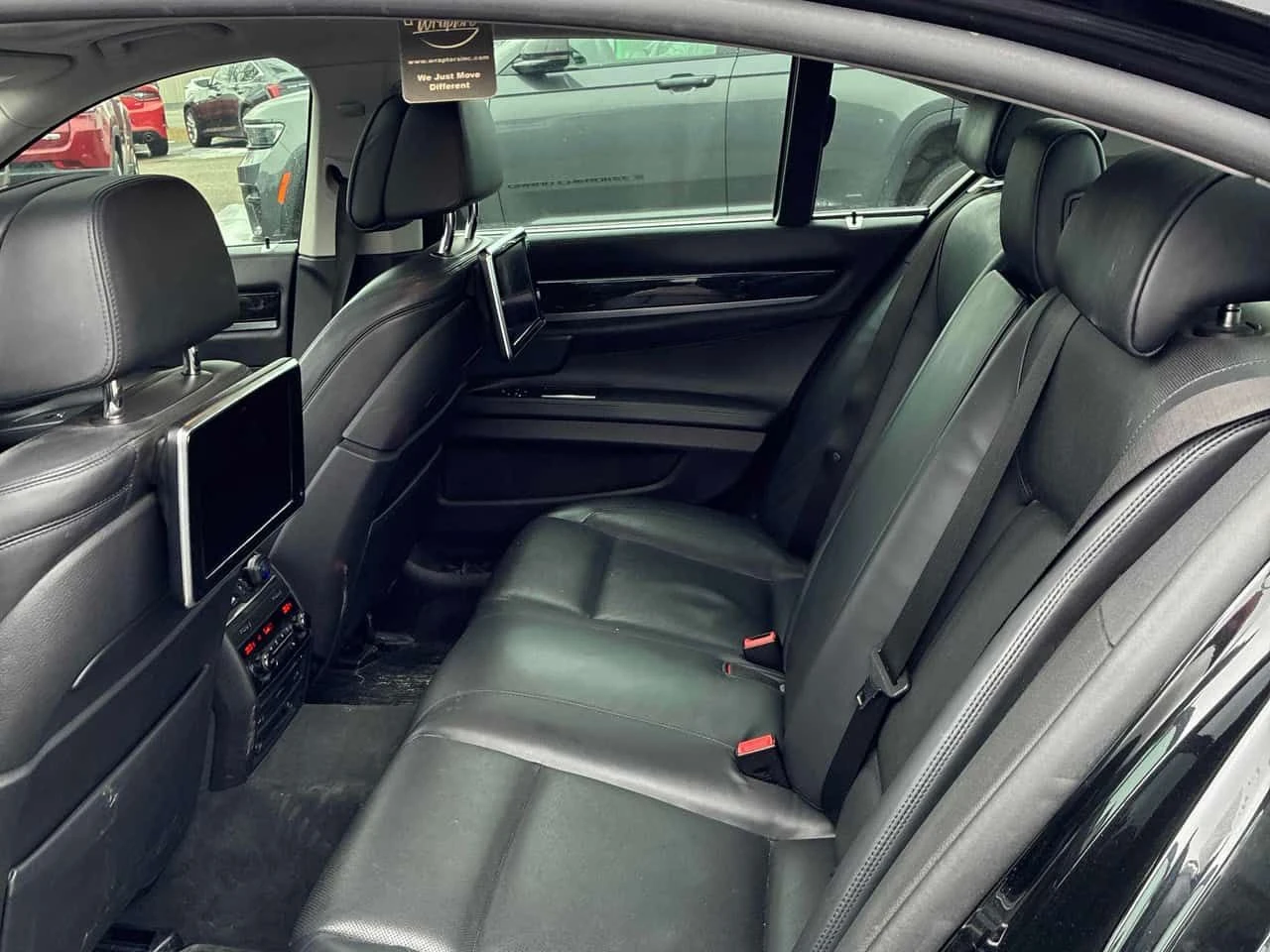 BMW 740 * 4dr Sdn xDrive AWD * CARFAX * ЦЕНА ДО БГ, снимка 13 - Автомобили и джипове - 53748620