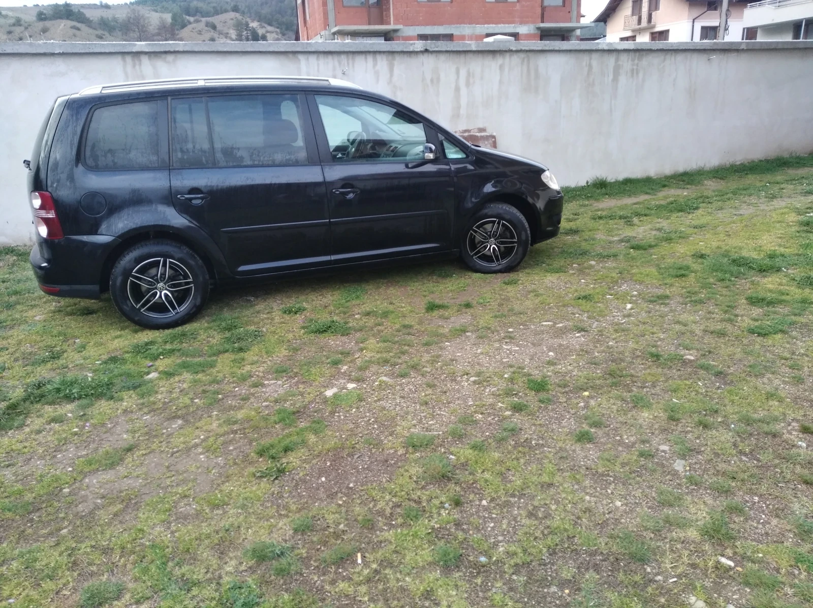 VW Touran 1.6, снимка 14 - Автомобили и джипове - 54044607