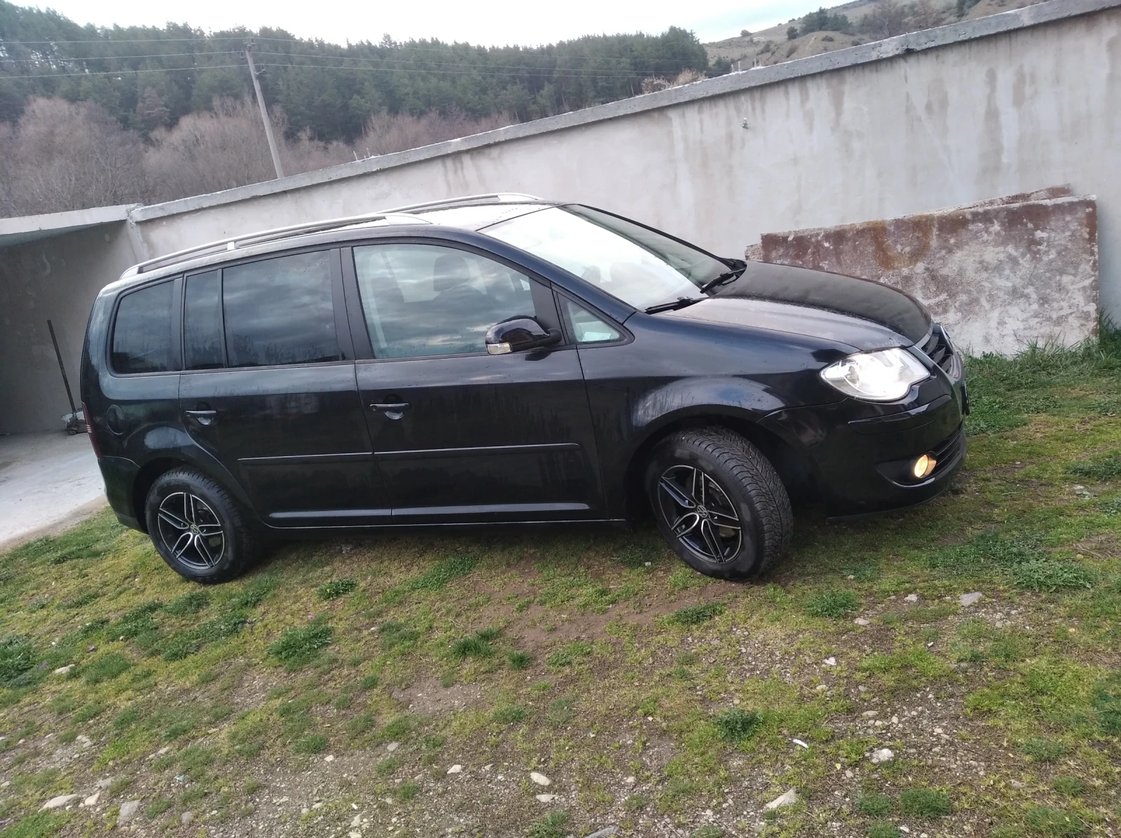 VW Touran 1.6, снимка 13 - Автомобили и джипове - 54044607