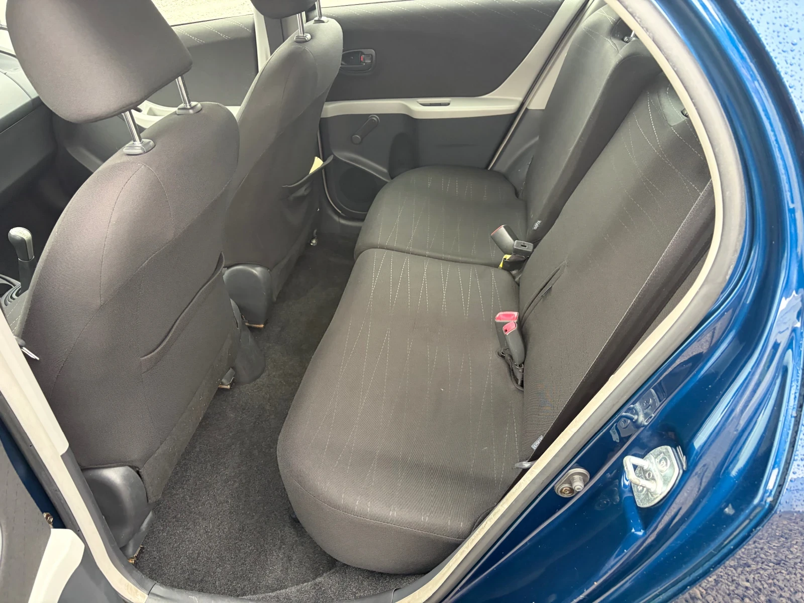 Toyota Yaris 1.0VVTI-70к.с SOL / 70000км.!!!!! /, снимка 14 - Автомобили и джипове - 54088483