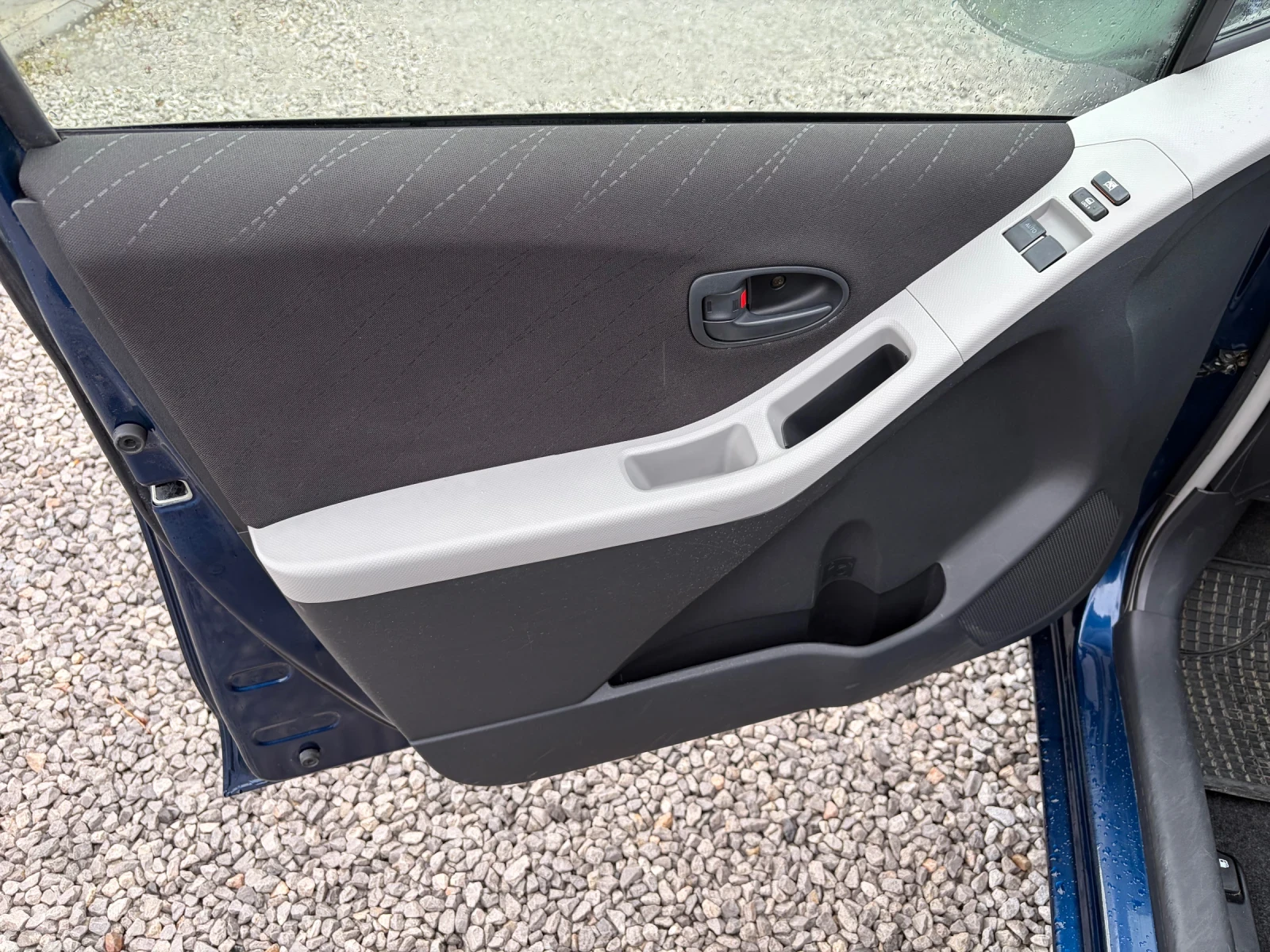 Toyota Yaris 1.0VVTI-70к.с SOL / 70000км.!!!!! /, снимка 9 - Автомобили и джипове - 54088483