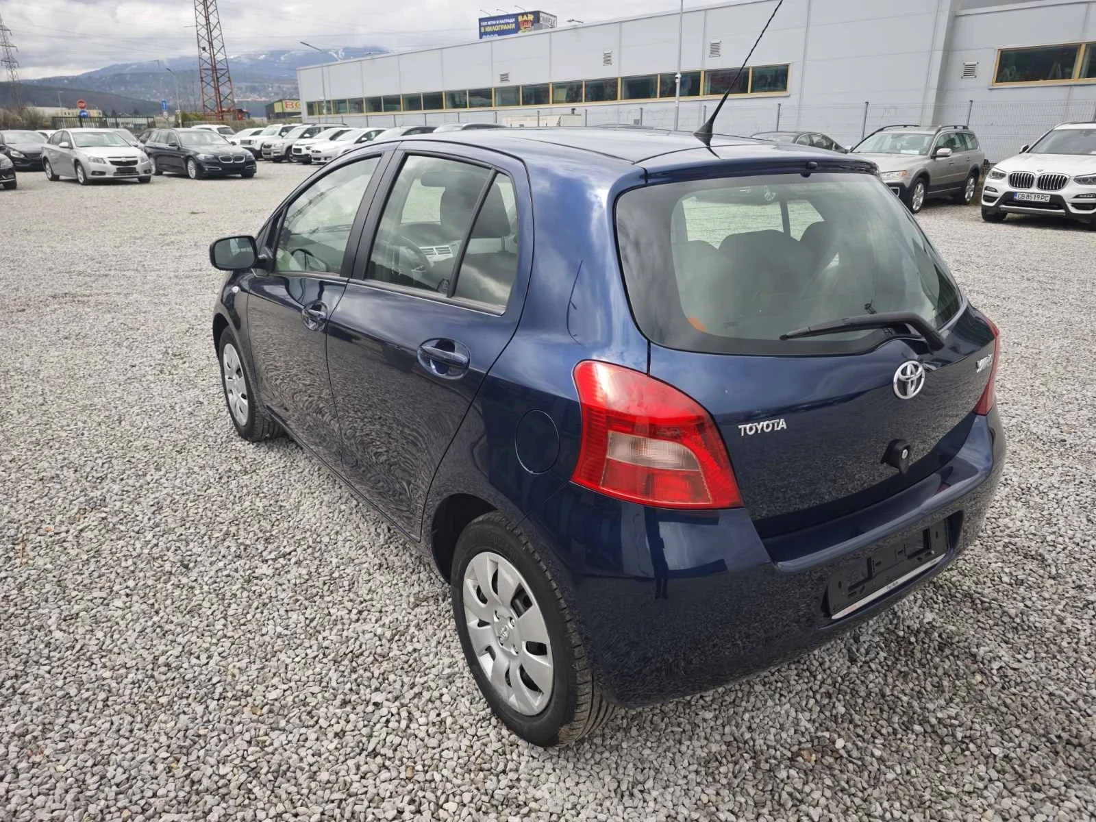 Toyota Yaris 1.0VVTI-70к.с SOL / 70000км.!!!!! /, снимка 4 - Автомобили и джипове - 54088483