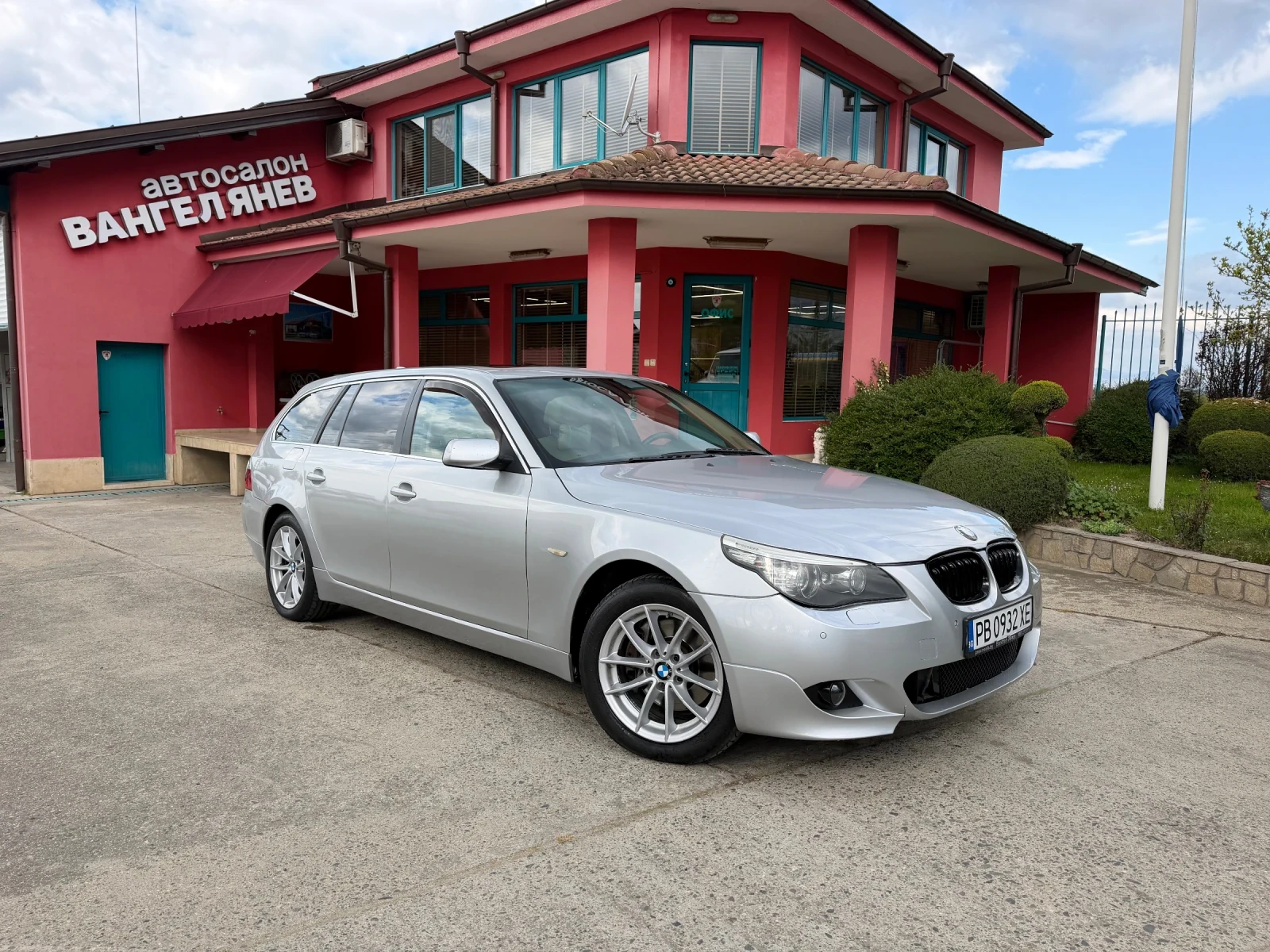 BMW 530 d xDrive* M пакет* Facelift* NAVI* Panorama, снимка 2 - Автомобили и джипове - 54233564