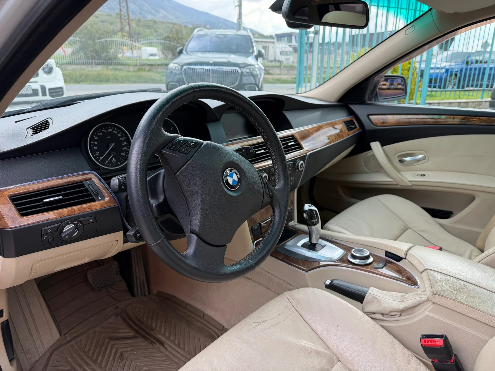 BMW 530 d xDrive* M пакет* Facelift* NAVI* Panorama, снимка 4 - Автомобили и джипове - 54233564