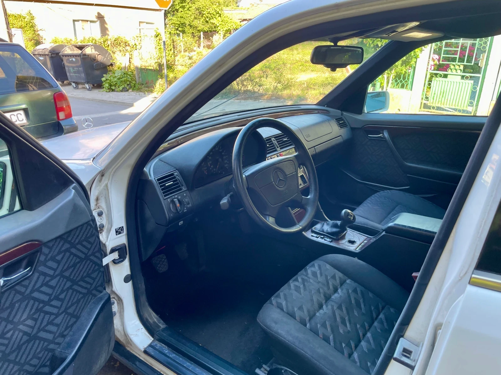 Mercedes-Benz C 180, снимка 5 - Автомобили и джипове - 55286808