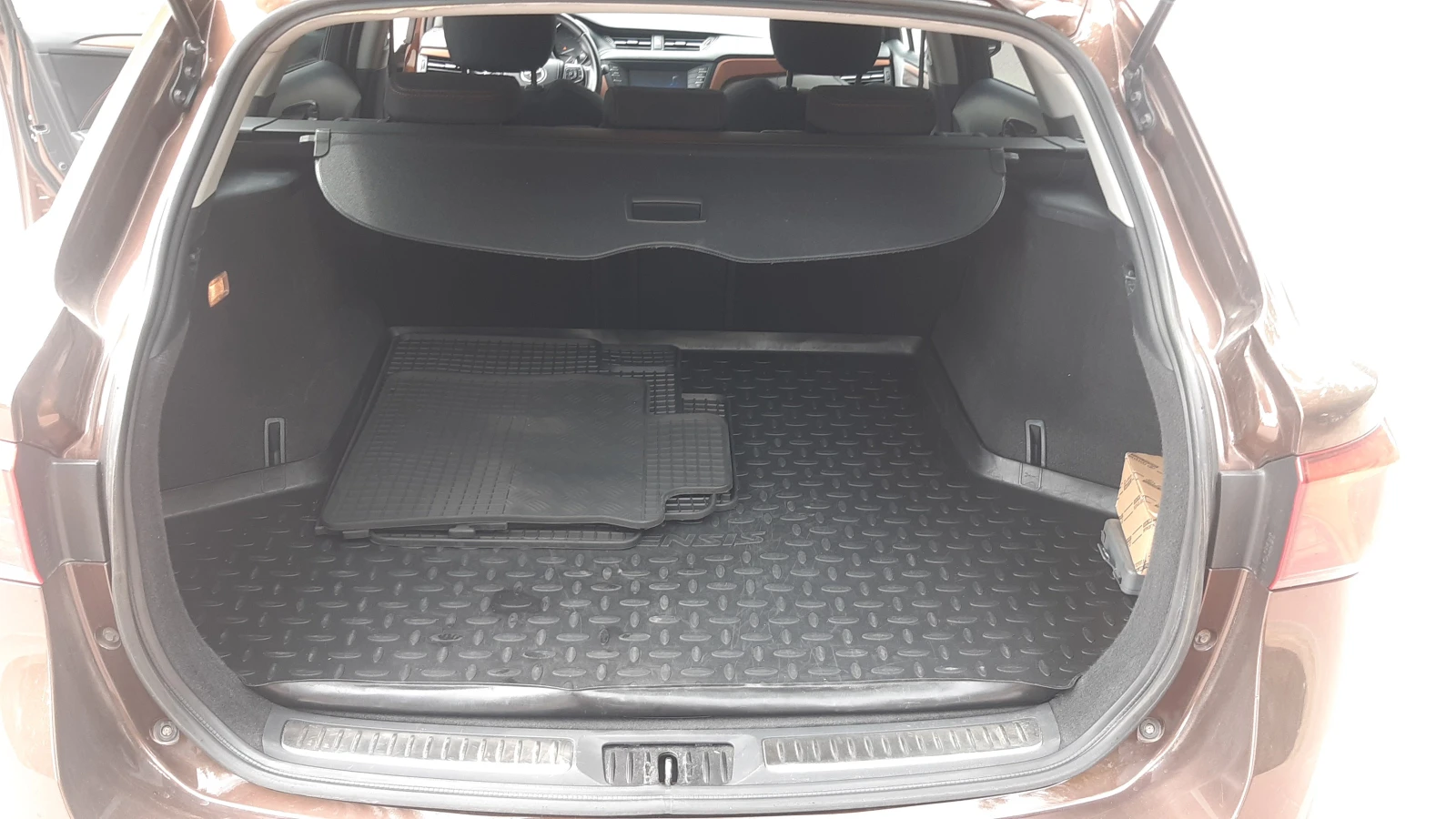 Toyota Avensis 1.8 VVTI , снимка 12 - Автомобили и джипове - 55780290