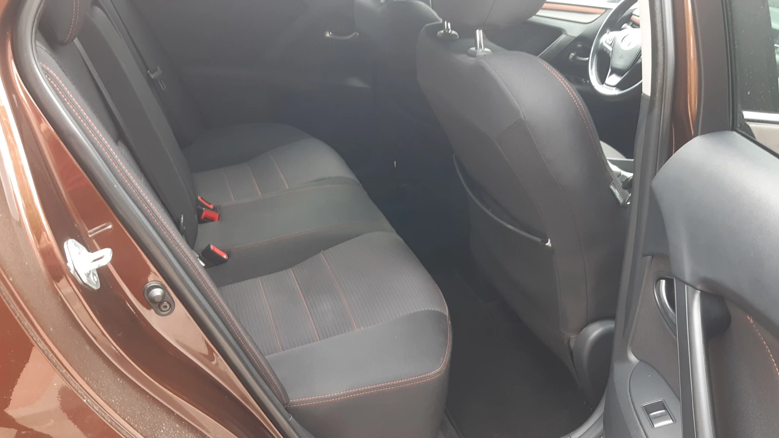 Toyota Avensis 1.8 VVTI , снимка 11 - Автомобили и джипове - 55780290