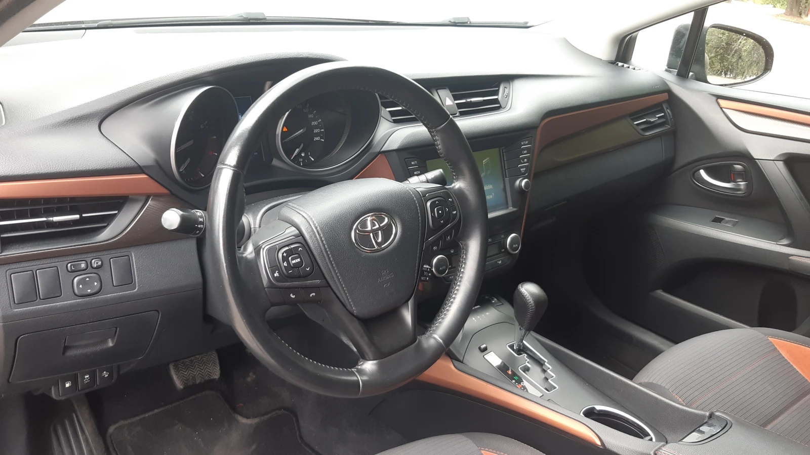 Toyota Avensis 1.8 VVTI , снимка 10 - Автомобили и джипове - 55780290