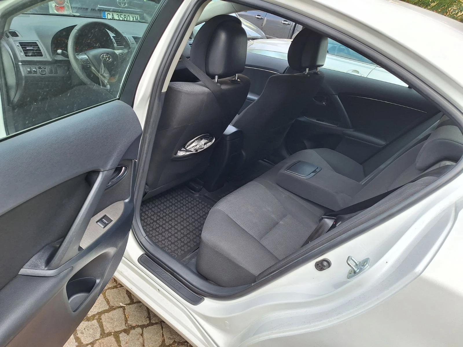 Toyota Avensis 1.8i - 147 kc, снимка 14 - Автомобили и джипове - 55810836