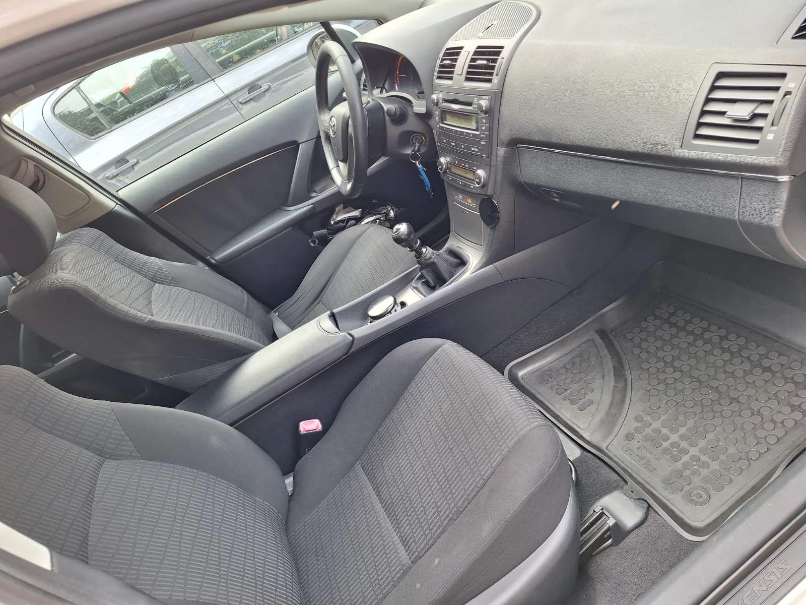 Toyota Avensis 1.8i - 147 kc, снимка 9 - Автомобили и джипове - 55810836