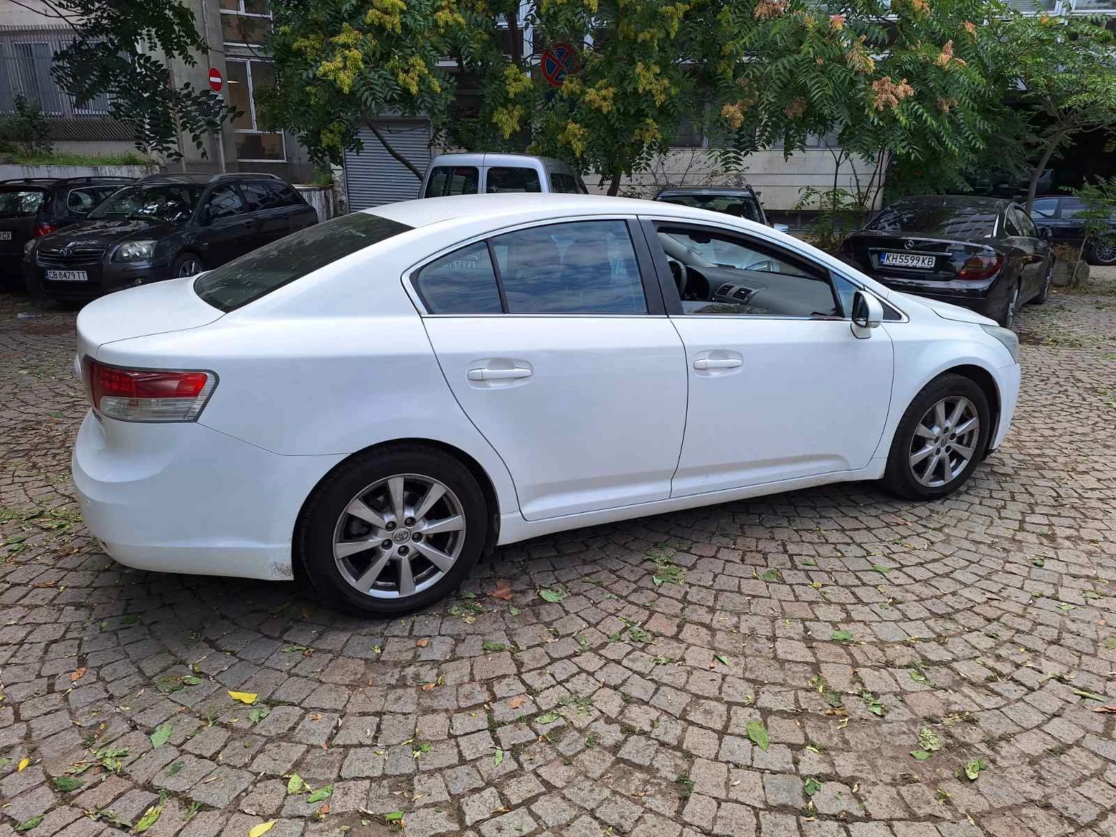Toyota Avensis 1.8i - 147 kc, снимка 6 - Автомобили и джипове - 55810836