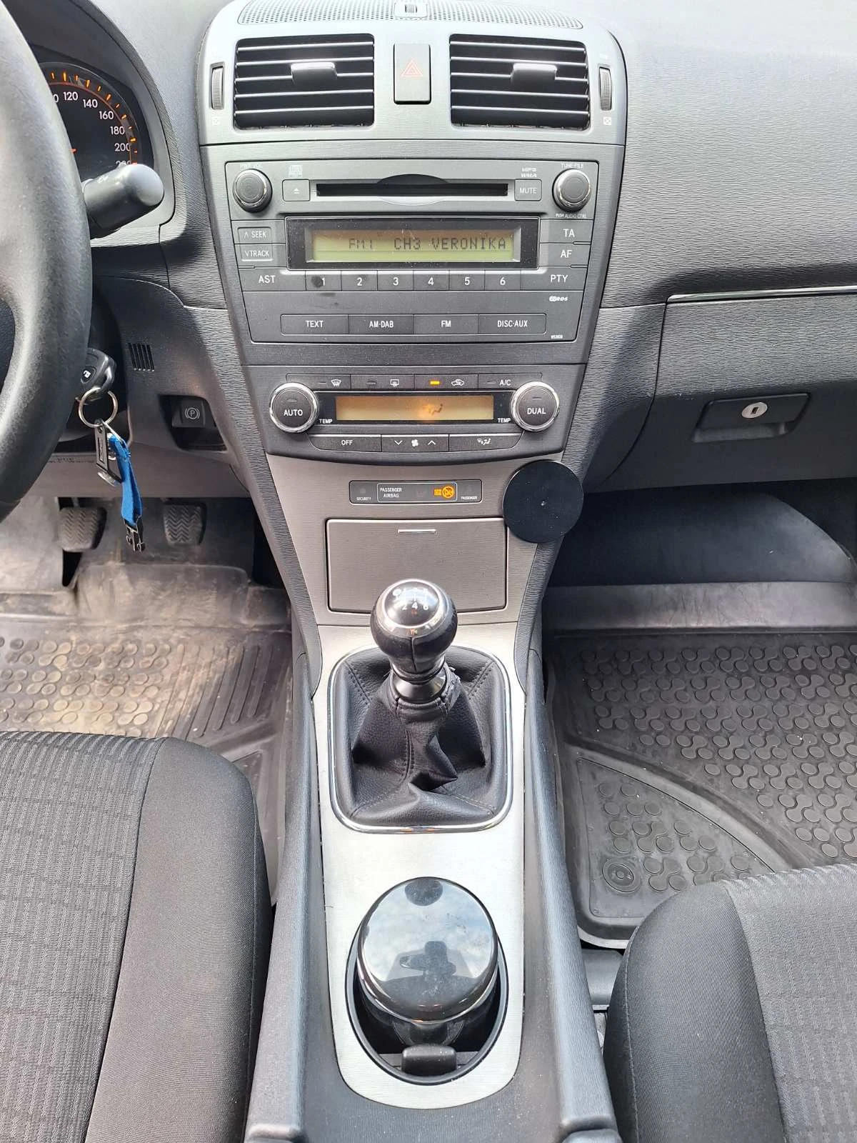 Toyota Avensis 1.8i - 147 kc, снимка 11 - Автомобили и джипове - 55810836