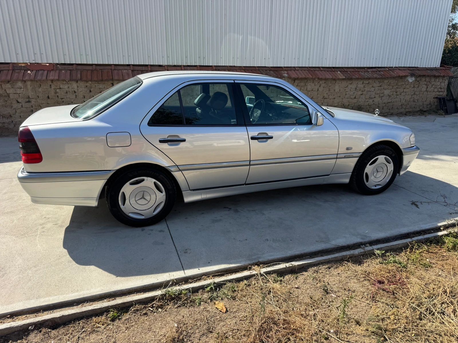 Mercedes-Benz C 220, снимка 2 - Автомобили и джипове - 56373293