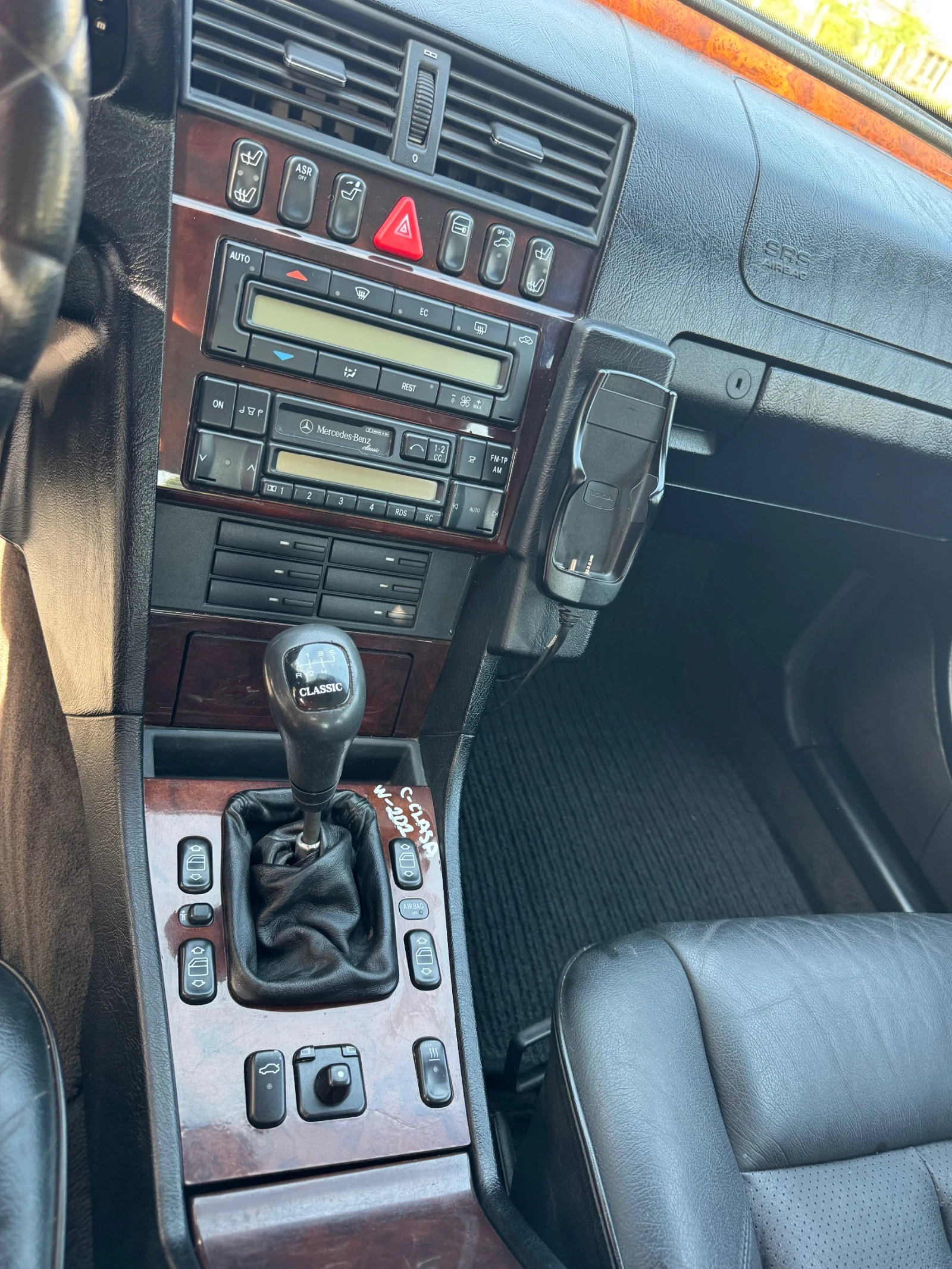 Mercedes-Benz C 220, снимка 6 - Автомобили и джипове - 56373293