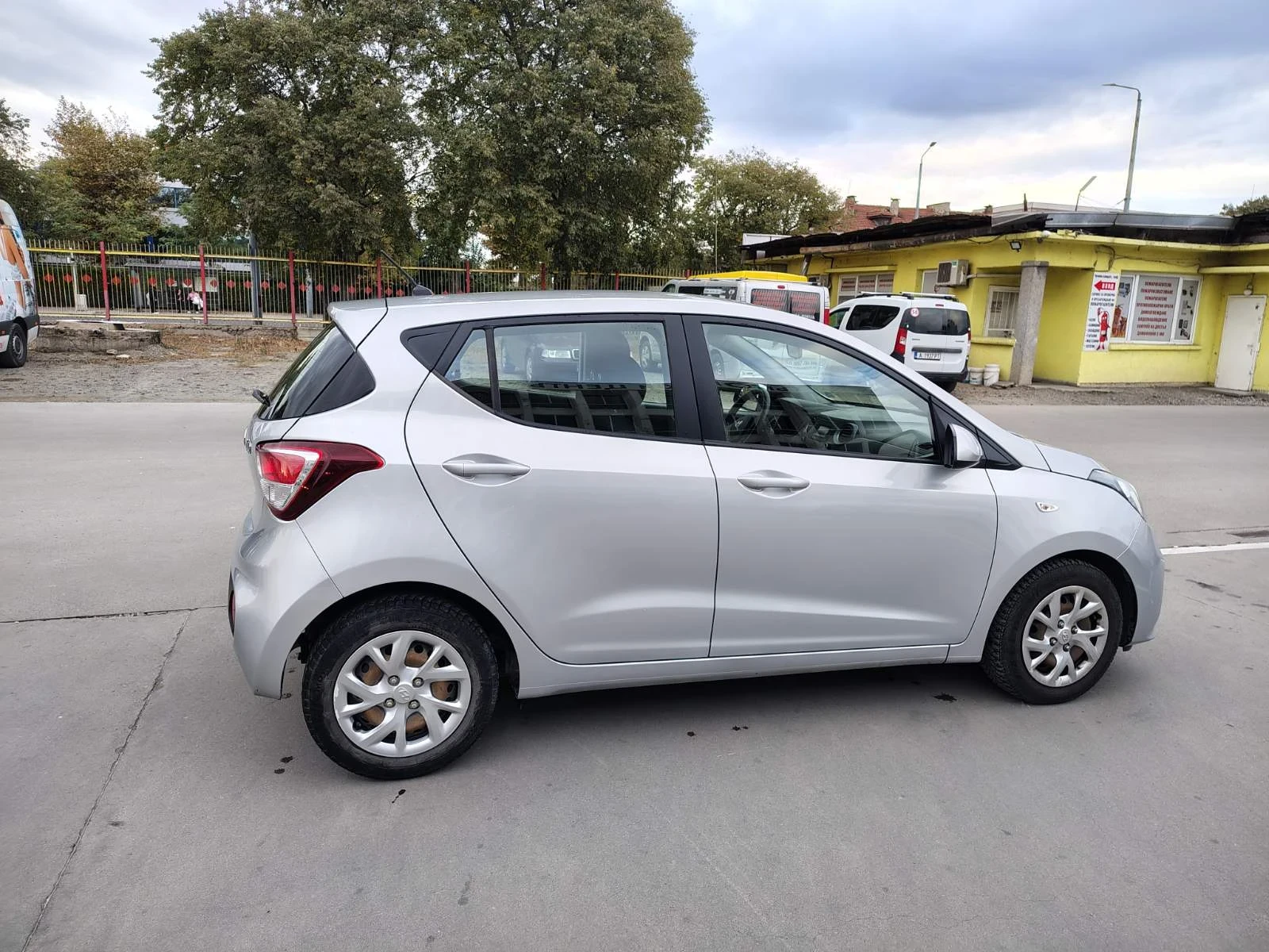 Hyundai I10, снимка 8 - Автомобили и джипове - 56568432