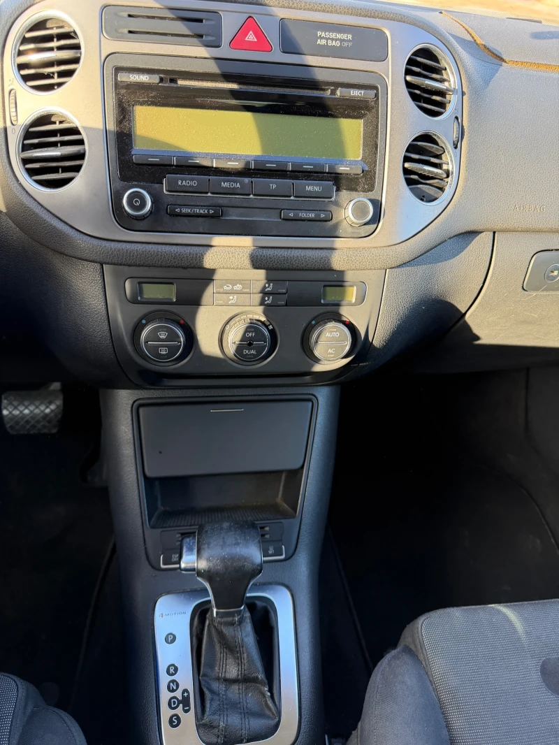VW Tiguan 2.0tdi 4x4 automatic , снимка 12 - Автомобили и джипове - 53127032
