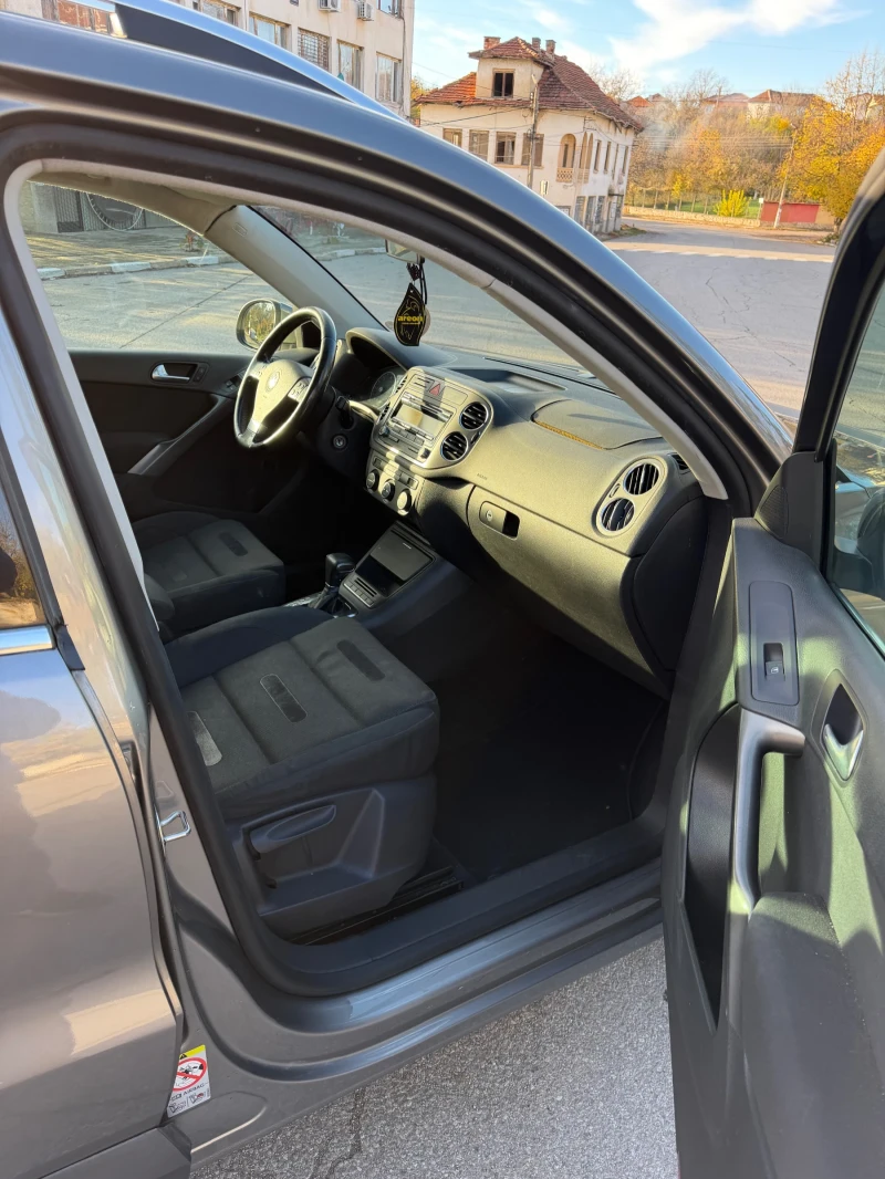 VW Tiguan 2.0tdi 4x4 automatic , снимка 11 - Автомобили и джипове - 53127032