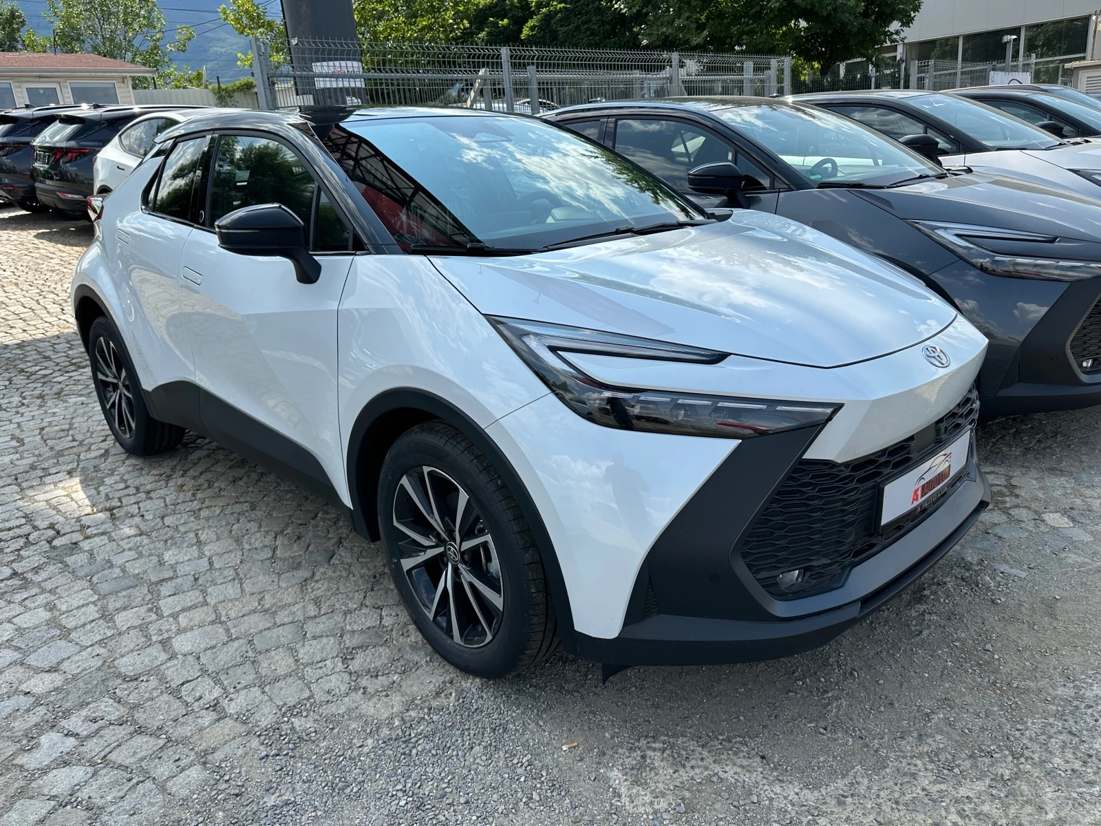 Toyota C-HR 1.8/Hibrid/140.ps - изображение 4