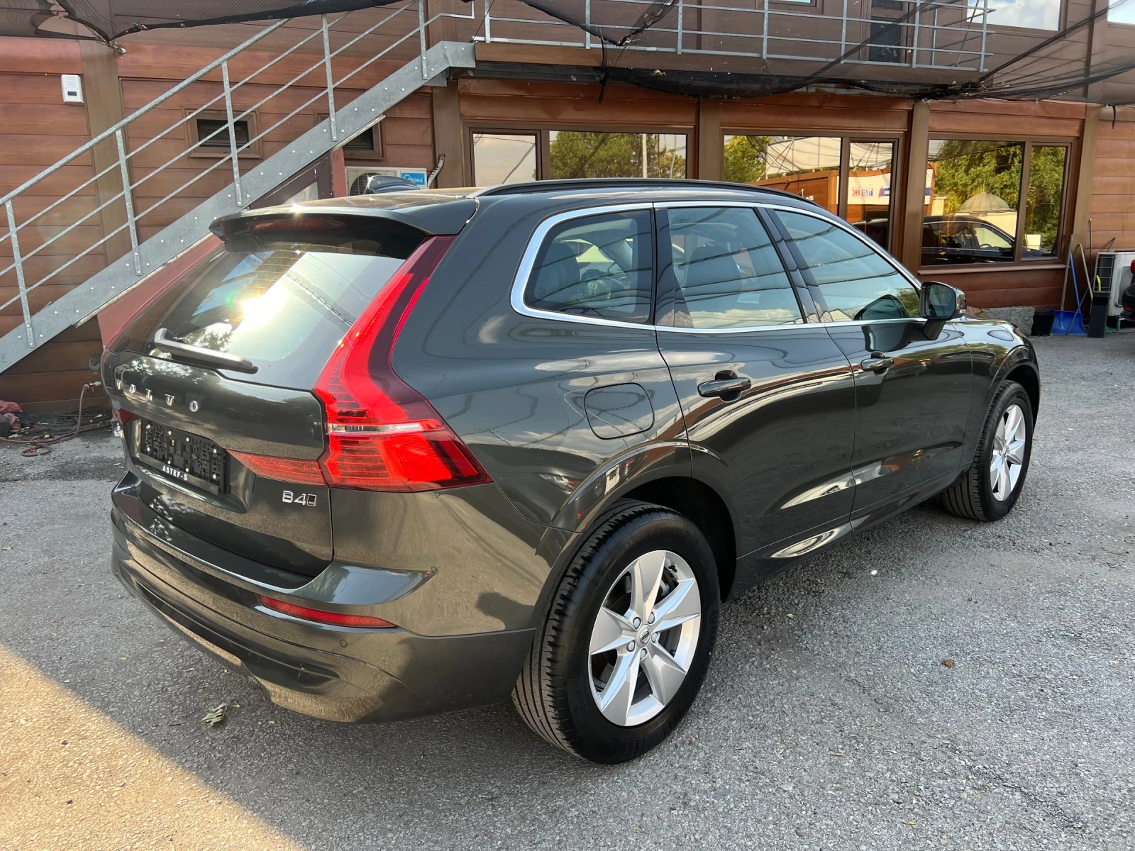 Volvo XC60 2.0 D4 Mild Hybrid AWD Keyless  - изображение 5
