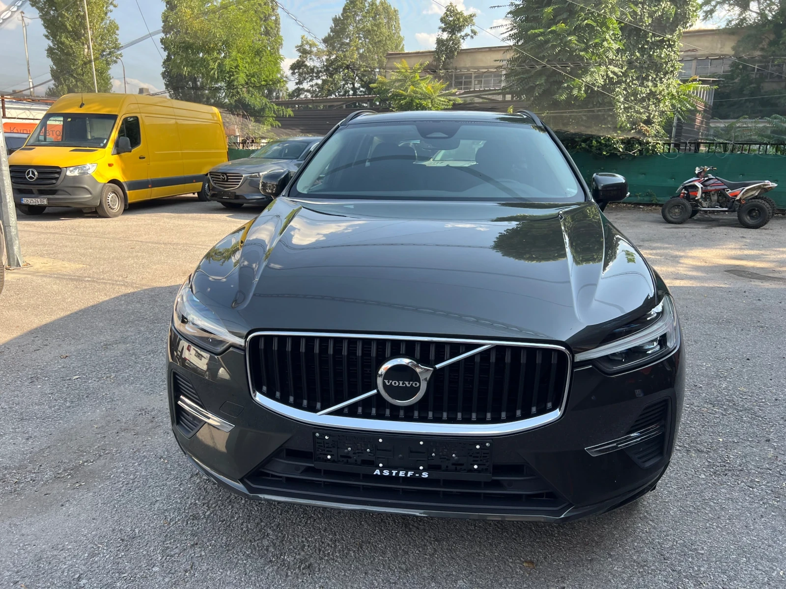 Volvo XC60 2.0 D4 Mild Hybrid AWD Keyless  - изображение 2