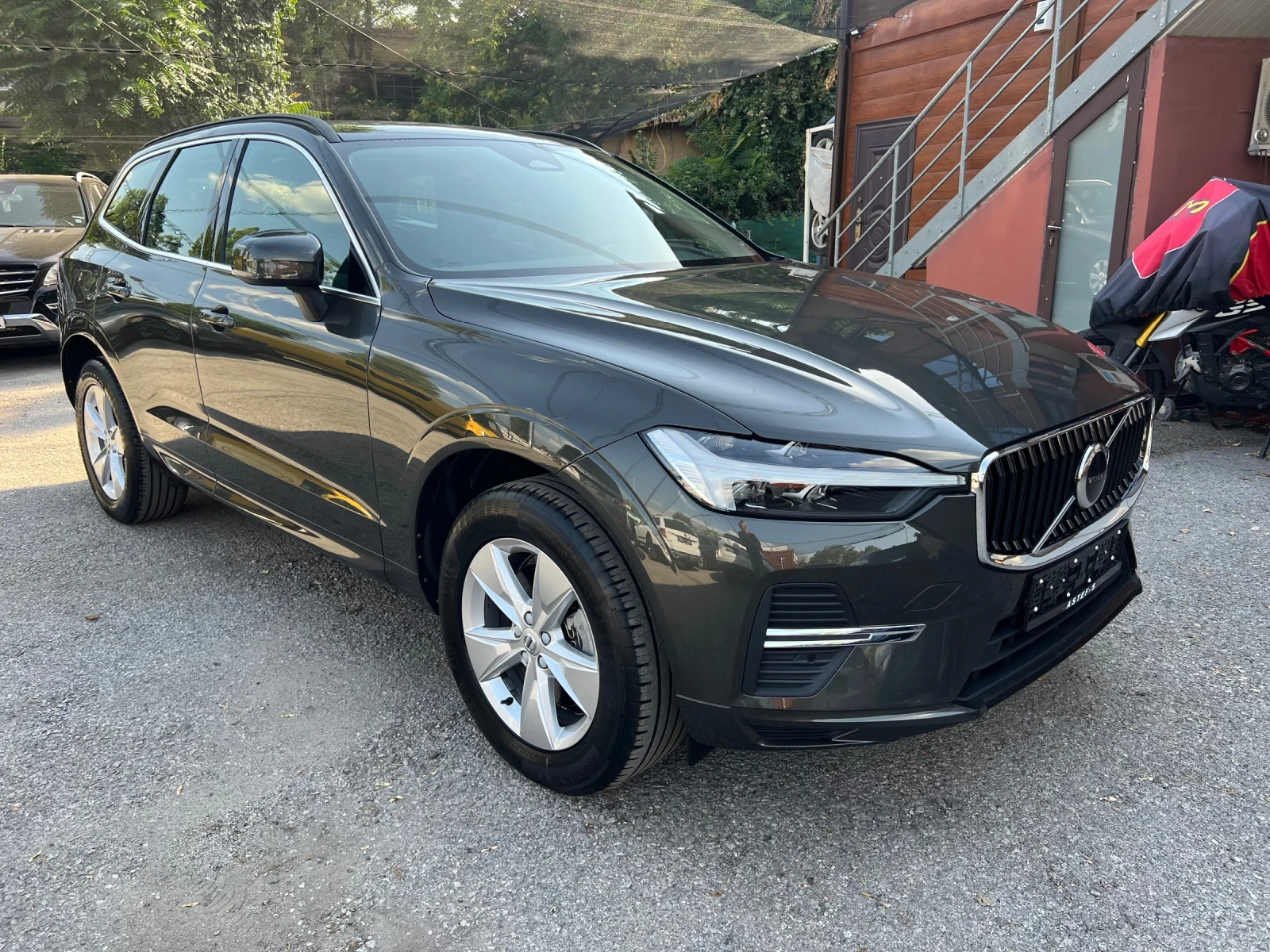 Volvo XC60 2.0 D4 Mild Hybrid AWD Keyless  - изображение 3