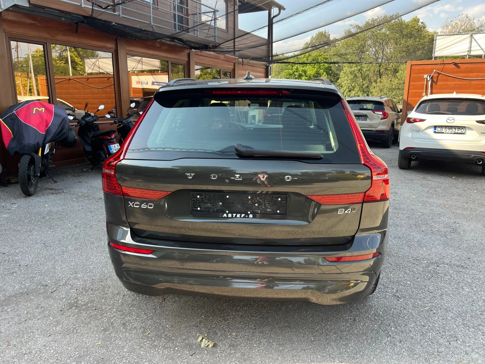Volvo XC60 2.0 D4 Mild Hybrid AWD Keyless  - изображение 6