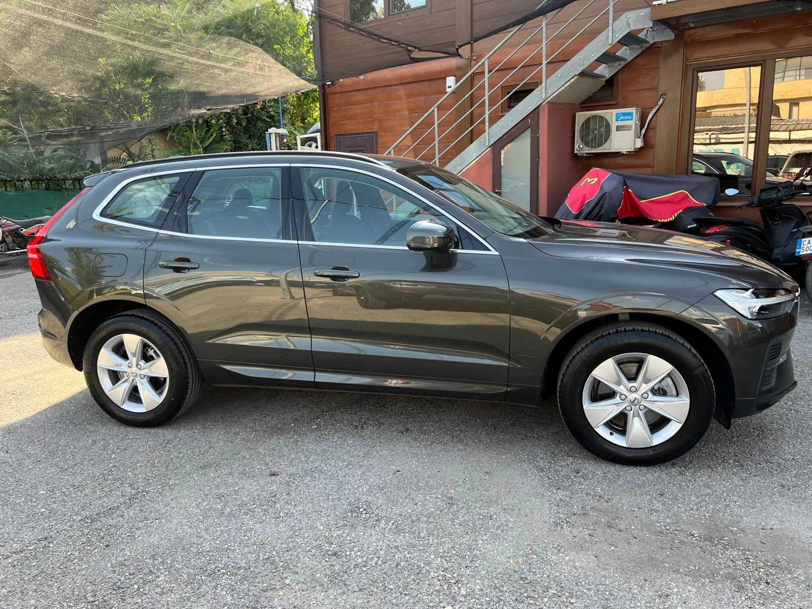 Volvo XC60 2.0 D4 Mild Hybrid AWD Keyless  - изображение 4