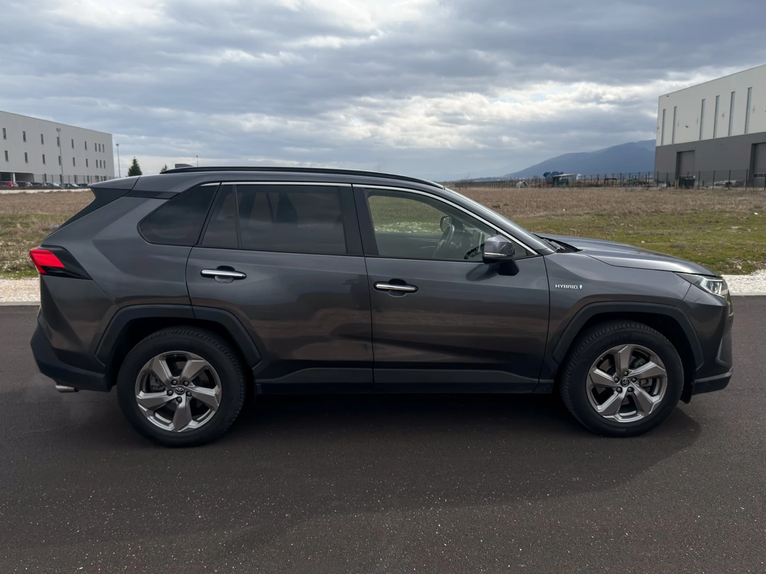 Toyota Rav4 Hybrid AWD-i - изображение 9