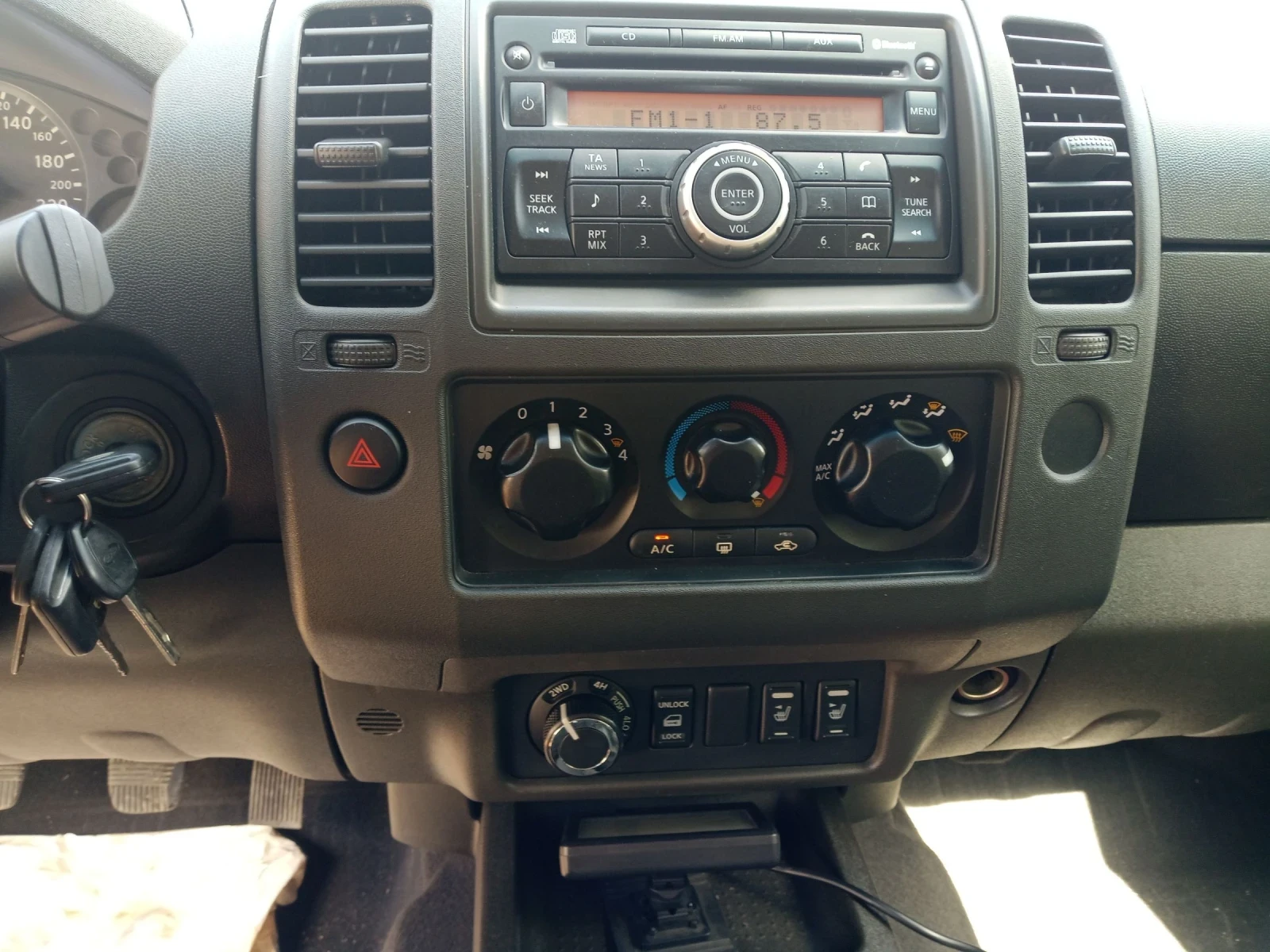 Nissan Navara 2, 5 DCI 170p.s, снимка 8 - Автомобили и джипове - 54707528