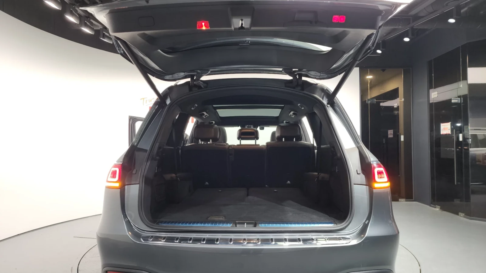 Mercedes-Benz GLS580 4MATC, Distronic, HeadUP, Обдух., Burmaster, 360-к, снимка 15 - Автомобили и джипове - 54700634